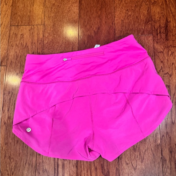 Lululemon Sonic Pink high rise speed up shorts 2.5” inch size 8 - Picture 4 of 5